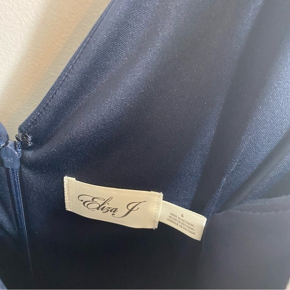 Eliza J Embroidered Sheath Dress Sz 6 Navy Blue White Sleeveless V-neck V-back - Picture 3 of 6